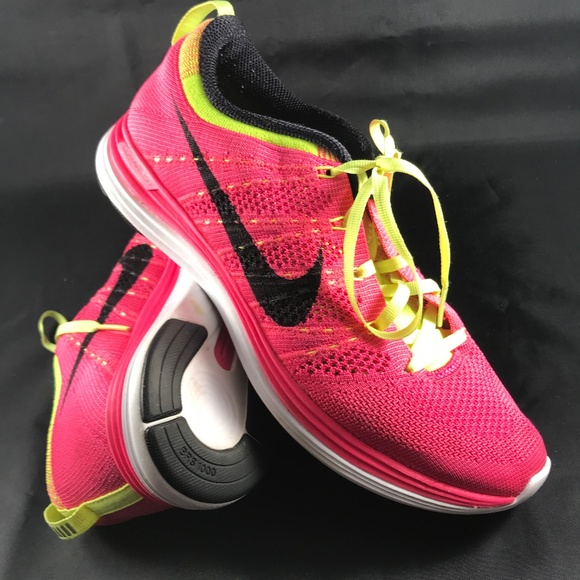 nike flyknit hot pink